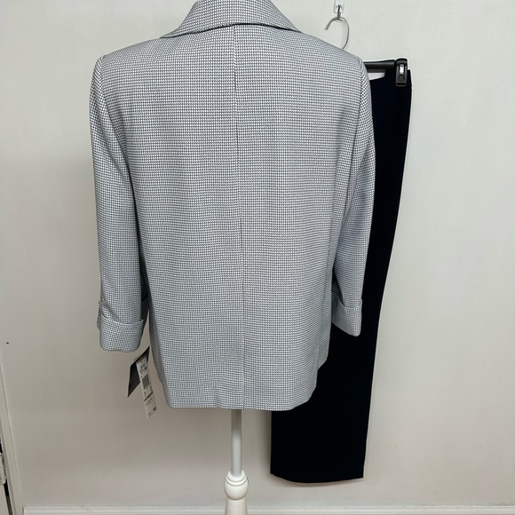 NWT. Women’s Two-Piece Tailored Jacket & Pants Set in Navy &White Size 12 - Picture 2 of 6